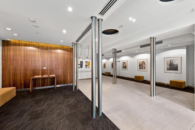 レディセット アパートメンツ アット ザ サミット