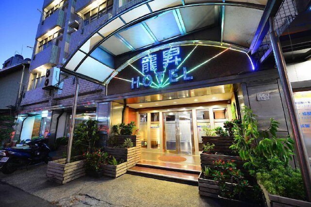 Longsheng Business and Leisure Hotel