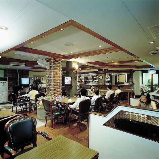 Longsheng Business and Leisure Hotel
