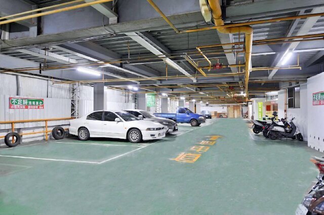 Longsheng Business and Leisure Hotel