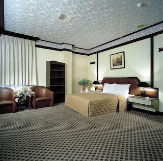 Longsheng Business and Leisure Hotel