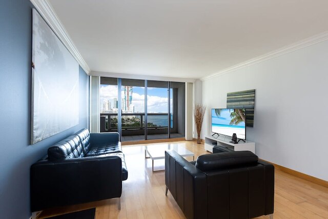 オーシャンビュー ウィズ ラージバルコニー プール アンド ホットタブ