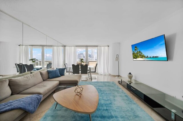 フロリダ サンライズ プール ホットタブ