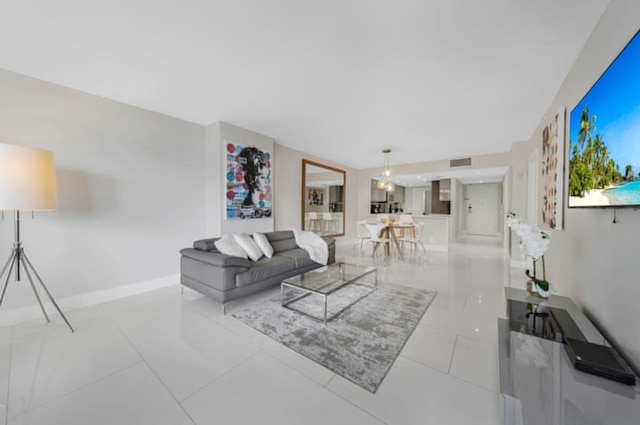 ベイ オーバールッキング コンド ウィズ バルコニー