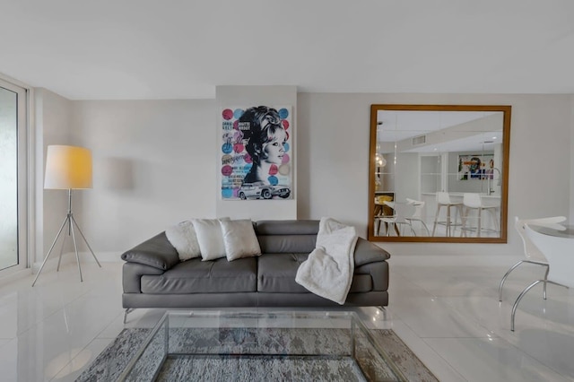 ベイ オーバールッキング コンド ウィズ バルコニー