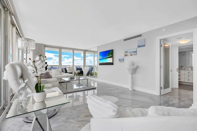 インクレディブル ウォーターフロント ペントハウス ウィズ ベイビュー