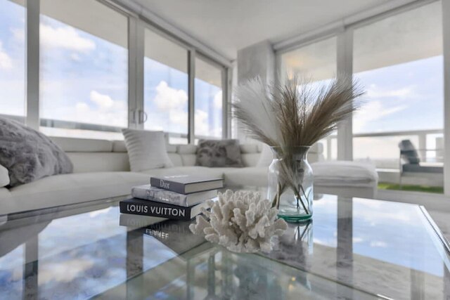 インクレディブル ウォーターフロント ペントハウス ウィズ ベイビュー