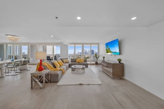 サン スプラッシュ ハイ フロア プール