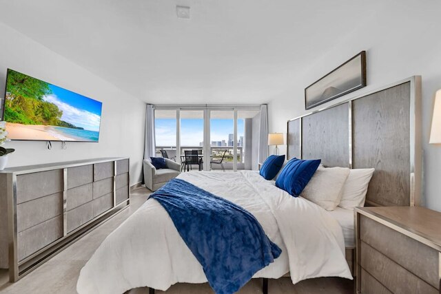 サン スプラッシュ ハイ フロア プール