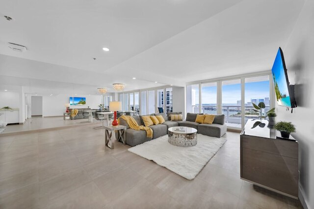 サン スプラッシュ ハイ フロア プール