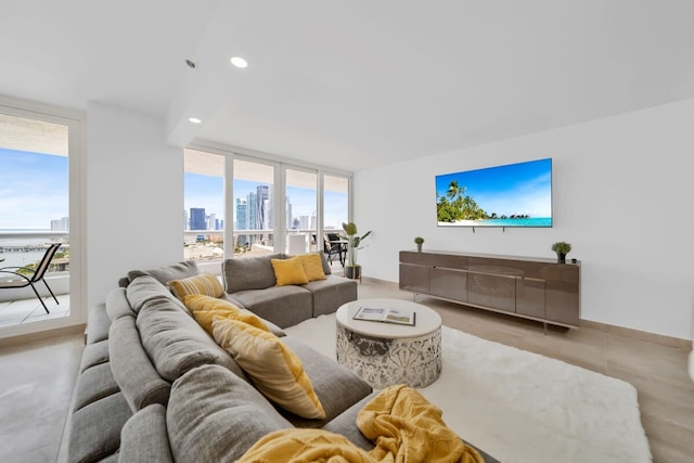 サン スプラッシュ ハイ フロア プール