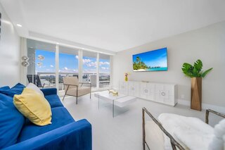 サンライズ オン ザ ベイ