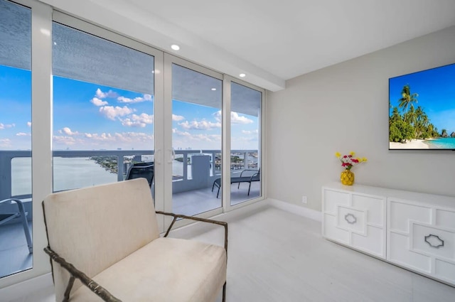 サンライズ オン ザ ベイ