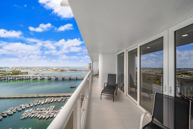 サンライズ オン ザ ベイ