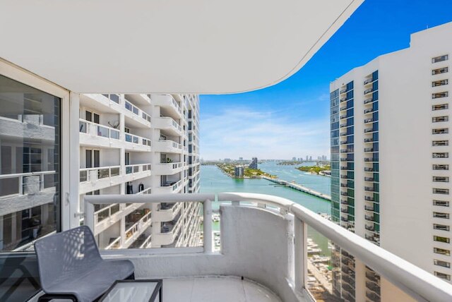 ハイライズ チャーム