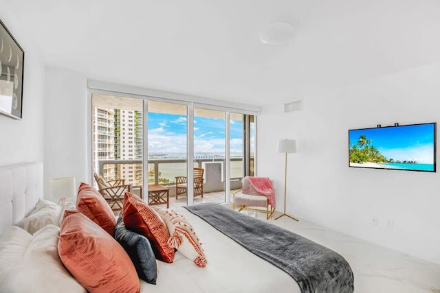 4 ベッドルーム コンド ウィズ スタニング バルコニー ビュー