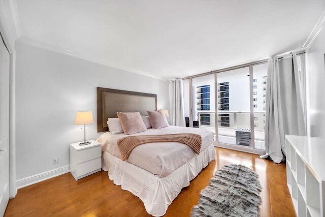 フロリダ サンライズ ホスト カバーズ サービス フィーズ