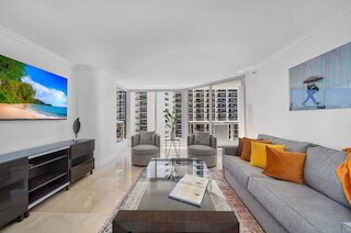 フロリダ サンライズ ホスト カバーズ サービス フィーズ