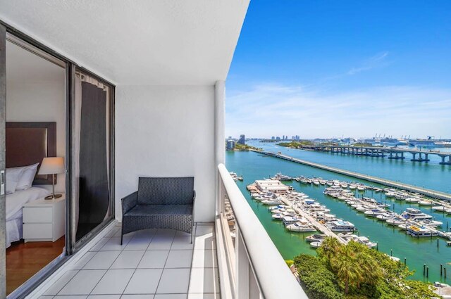 フロリダ サンライズ ホスト カバーズ サービス フィーズ