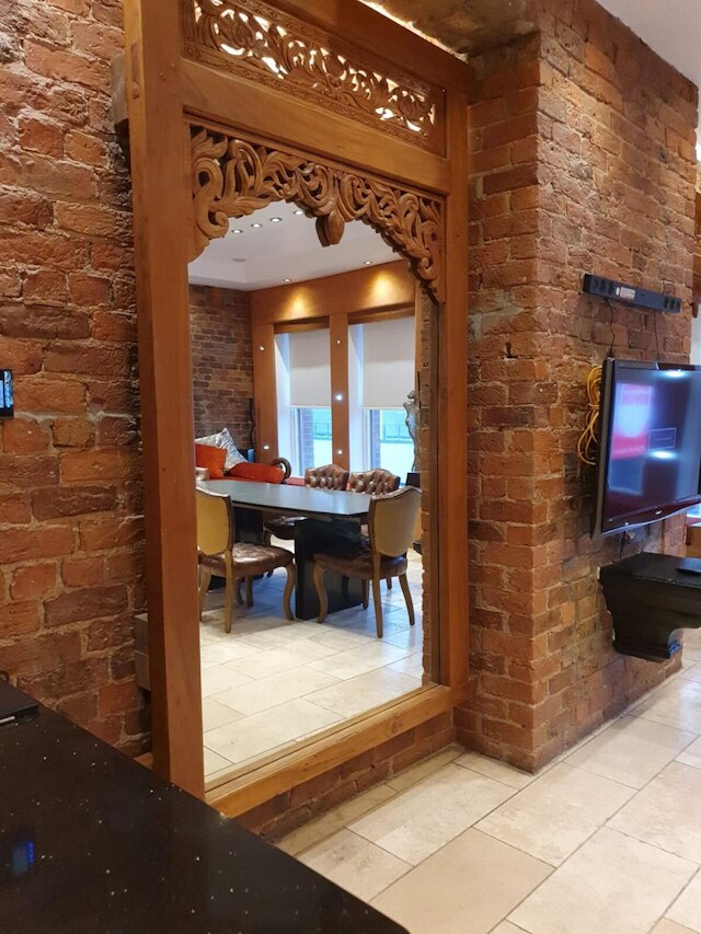 ザ フェイマス フロア スリープス 26 アンド グループ アクセス スリープス 30