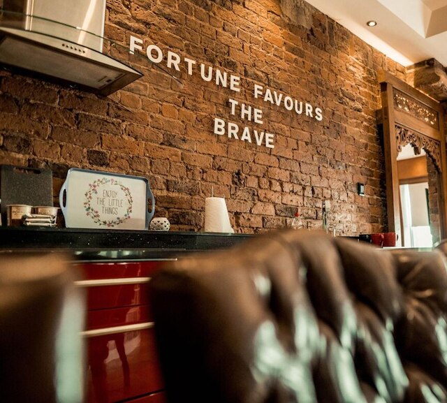 ザ フェイマス フロア スリープス 26 アンド グループ アクセス スリープス 30