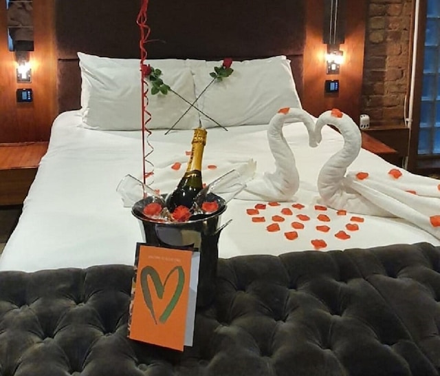 ザ フェイマス フロア スリープス 26 アンド グループ アクセス スリープス 30