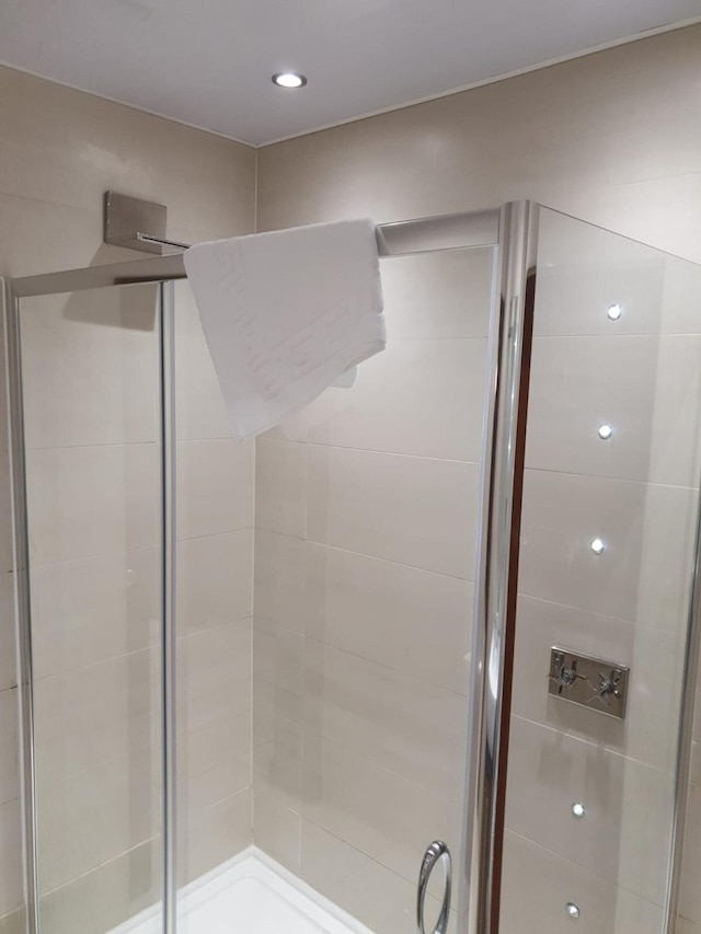 ザ フェイマス フロア スリープス 26 アンド グループ アクセス スリープス 30