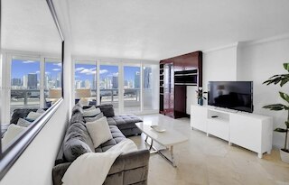 ウェーブフロント オアシス イン マイアミ