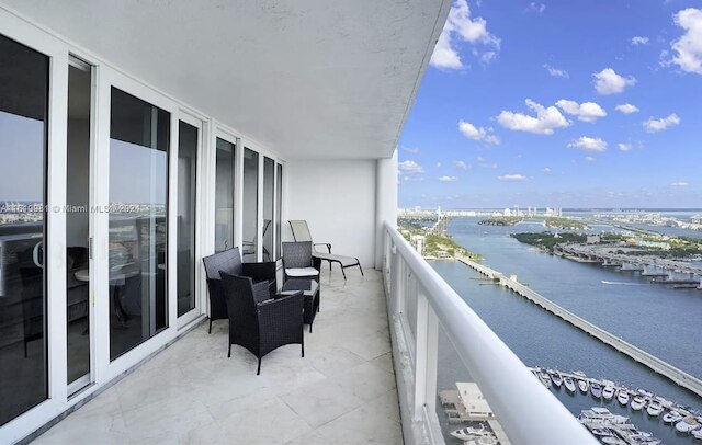 ウェーブフロント オアシス イン マイアミ