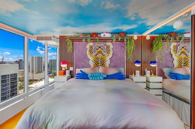 ディスコ クラウド コンド イン マイアミ