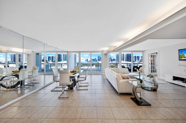 ブリーズ オフ ザ ベイ イン マイアミ