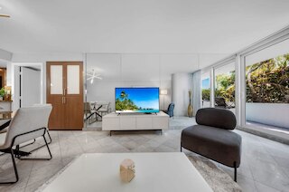 プールサイド オアシス リトリート