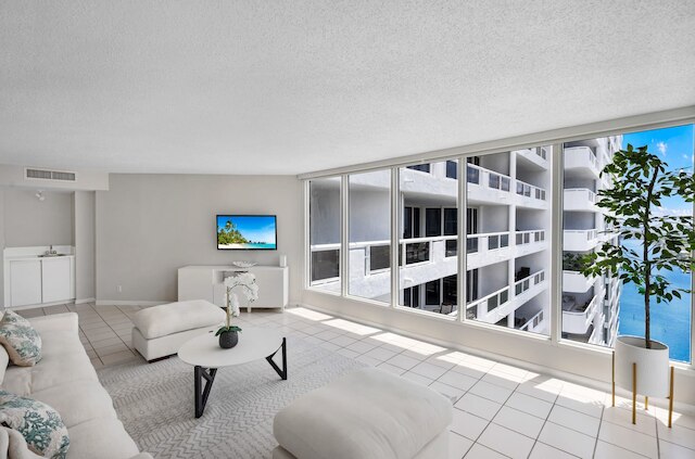 リラクシング ゲッタウェイ ウィズ プール アンド ベイ ビスタ