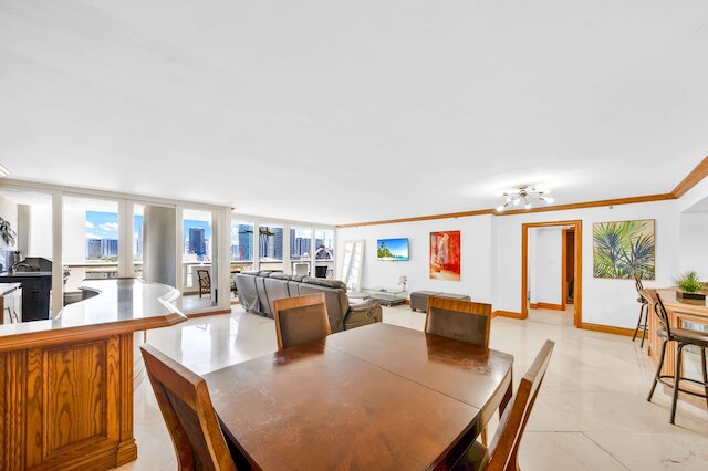 シーサイド セレニティ ウィズ プール アンド バルコニー