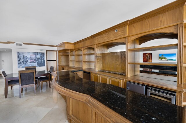 シーサイド セレニティ ウィズ プール アンド バルコニー