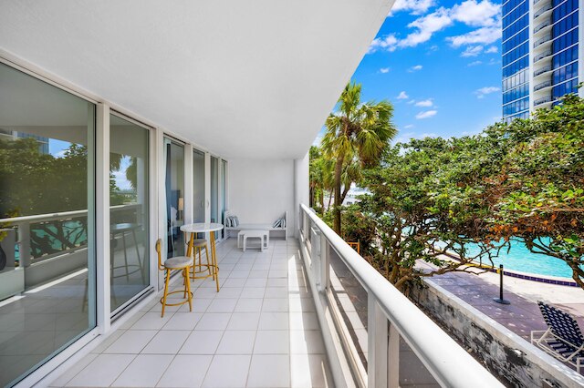 ターコイズ ウェーブズ オアシス