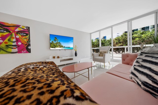 ターコイズ ウェーブズ オアシス