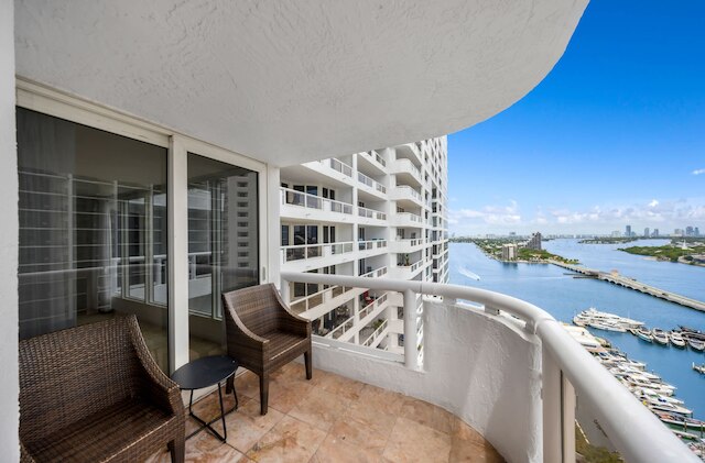 セレーン トゥーベッドルーム オアシス