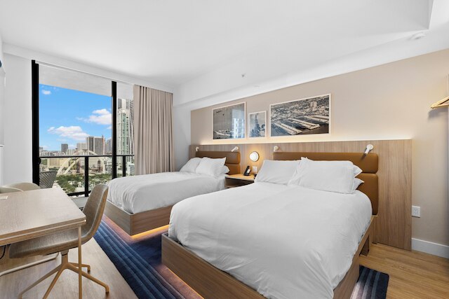 ラグジュアリー コンド ウィズ シティ ビューズ イン マイアミ