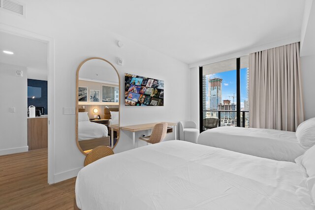 ラグジュアリー コンド ウィズ シティ ビューズ イン マイアミ