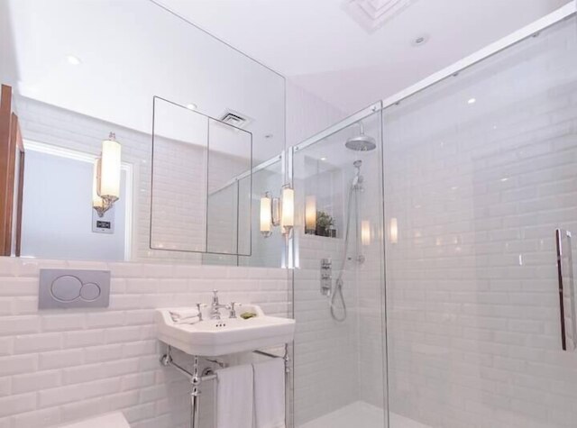 モダン ラグジュアリー 1BR フラット ハート