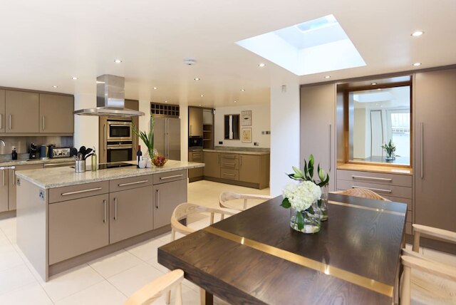 ザ ケンジントン パレス ハイドアウト - ホームリー 5ベッドルーム ハウス ウィズ パティオ アンド バルコニー