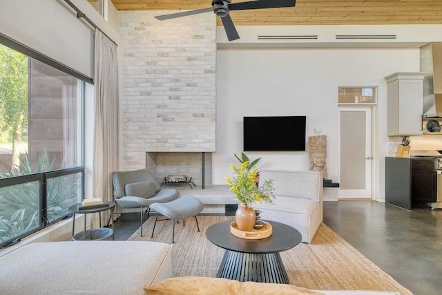 サンドレンチド バイ アバンステイ プール, ミンズ トゥ オールドタウン