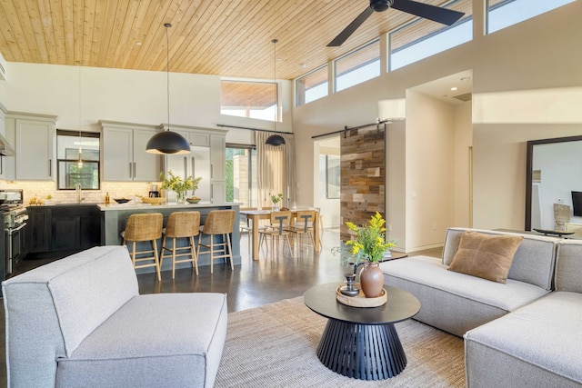 サンドレンチド バイ アバンステイ プール, ミンズ トゥ オールドタウン