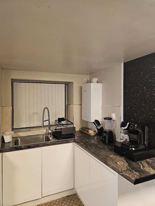 ベースメント アパートメント ニア シティ センター