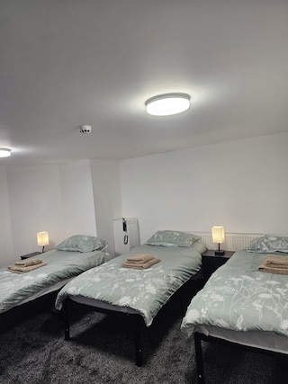 ベースメント アパートメント ニア シティ センター