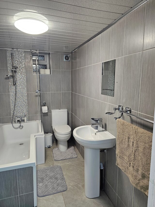 ベースメント アパートメント ニア シティ センター