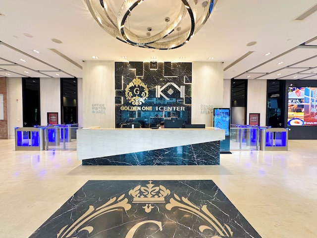 ゴールデン ワン モダン エスケープ バイ ソーベン ホームズ