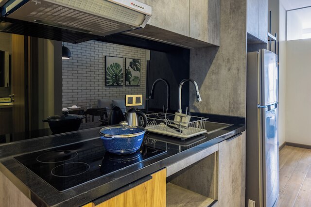 ゴールデン ワン モダン エスケープ バイ ソーベン ホームズ