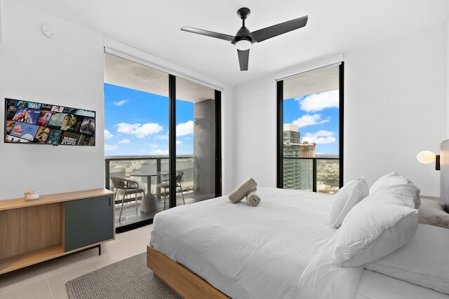 ラグジュアリー 45th-フロア コンド ウィズ シティ ビューズ